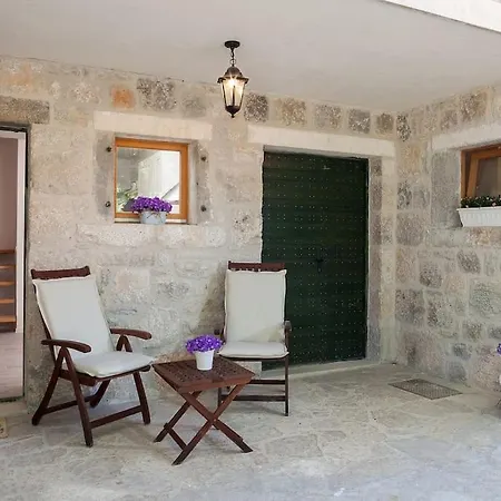 Charming Stone Silva Ferienhaus *
